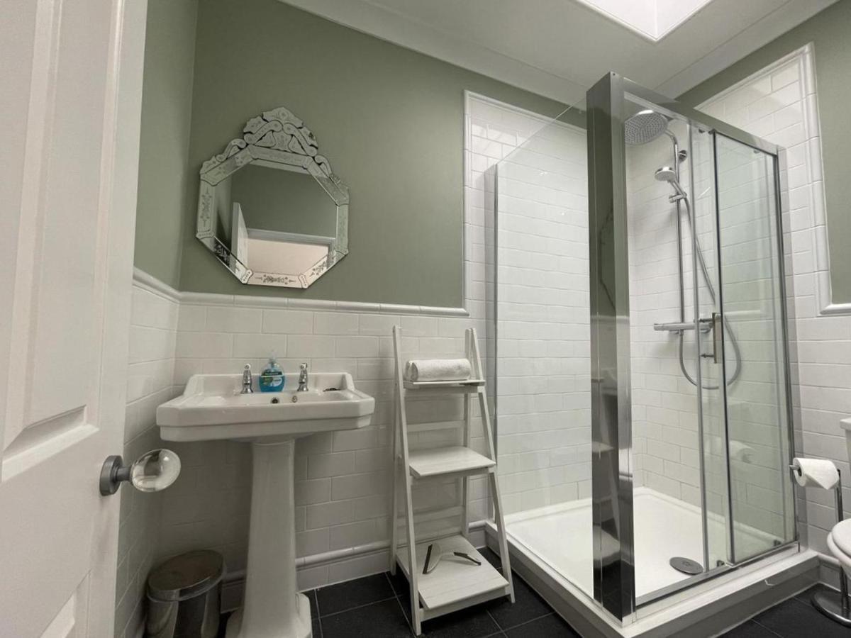 Regency Apartment - Marine Square By Crown Gardens Holiday Homes Brighton ภายนอก รูปภาพ